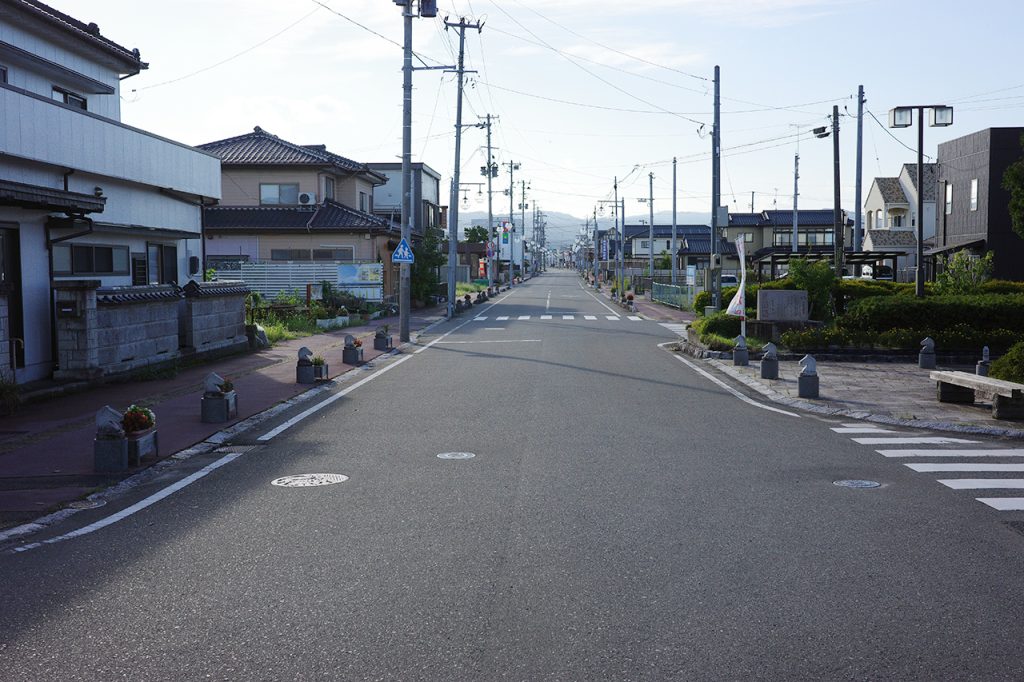 晴れた土曜日、小高駅前通り。天気も、雰囲気も、とっても穏やかです